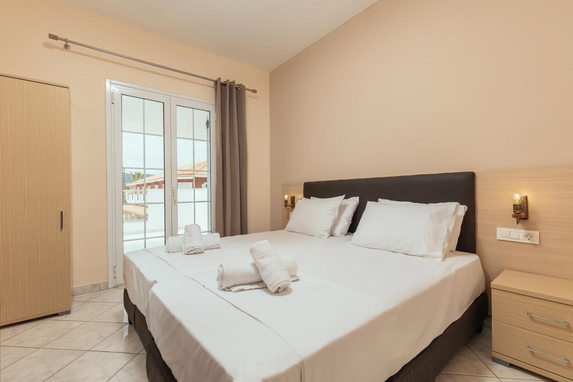 לגאנאס Yakinthos Hotel מראה חיצוני תמונה