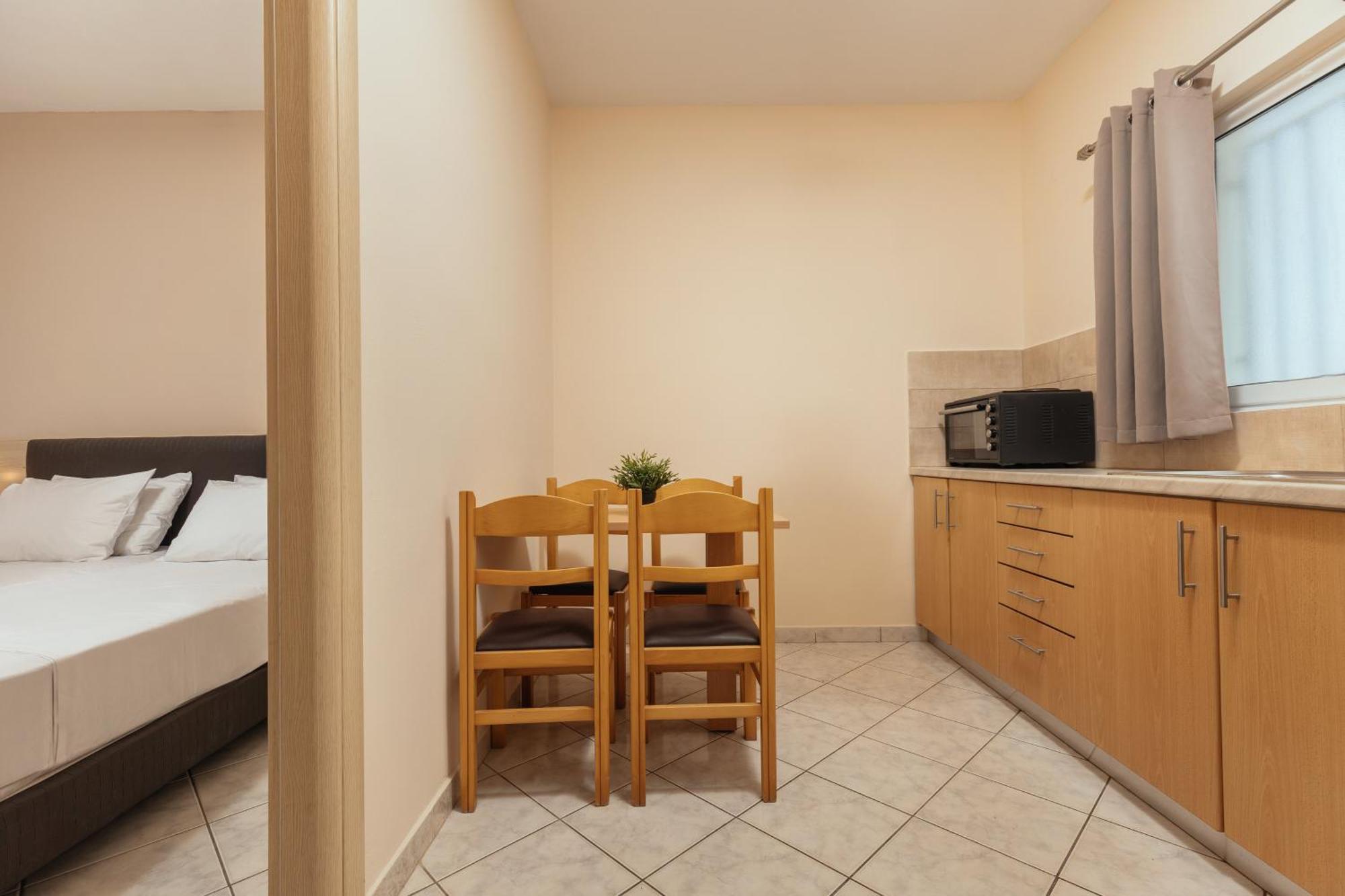 לגאנאס Yakinthos Hotel מראה חיצוני תמונה