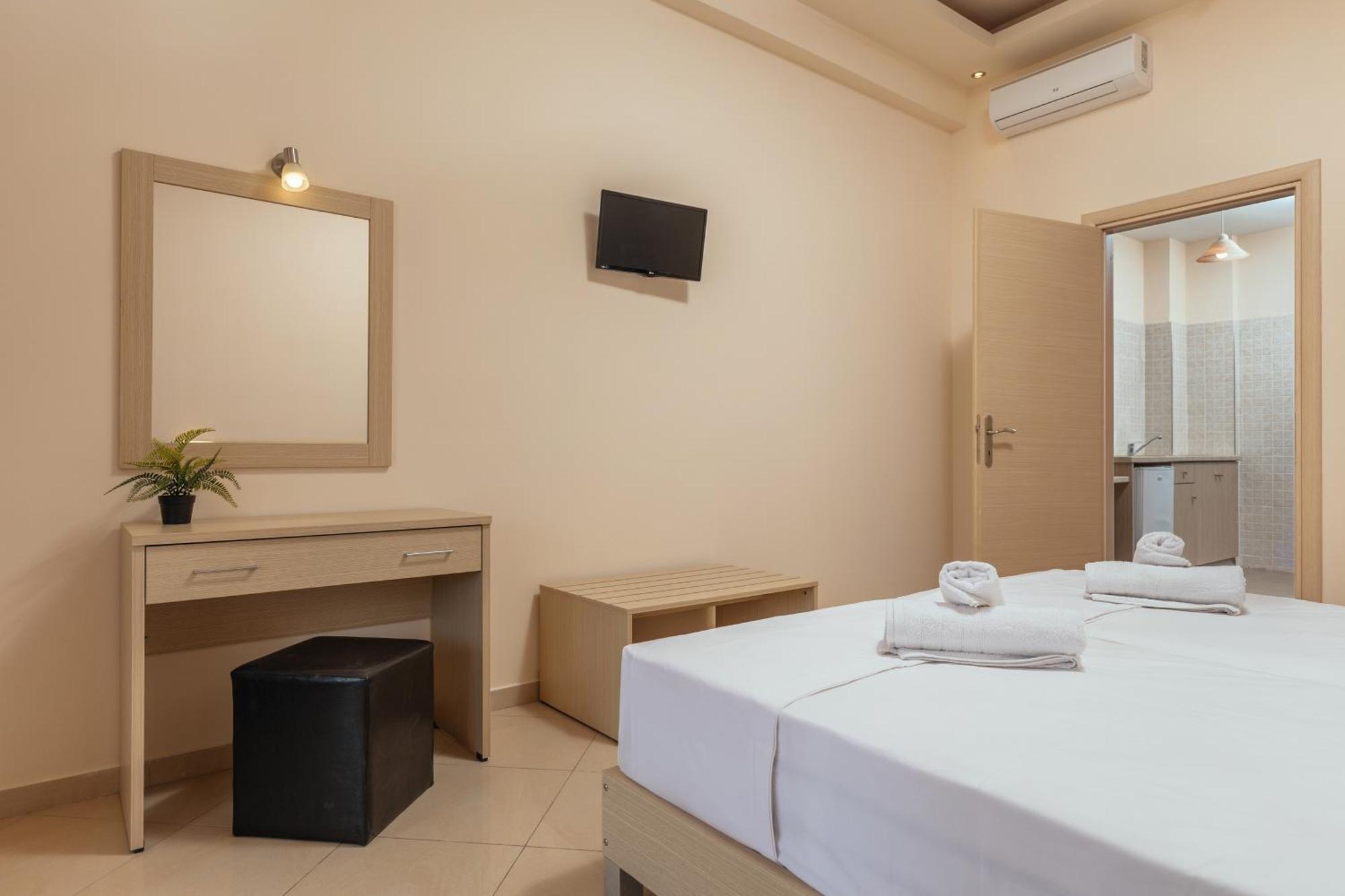 לגאנאס Yakinthos Hotel מראה חיצוני תמונה