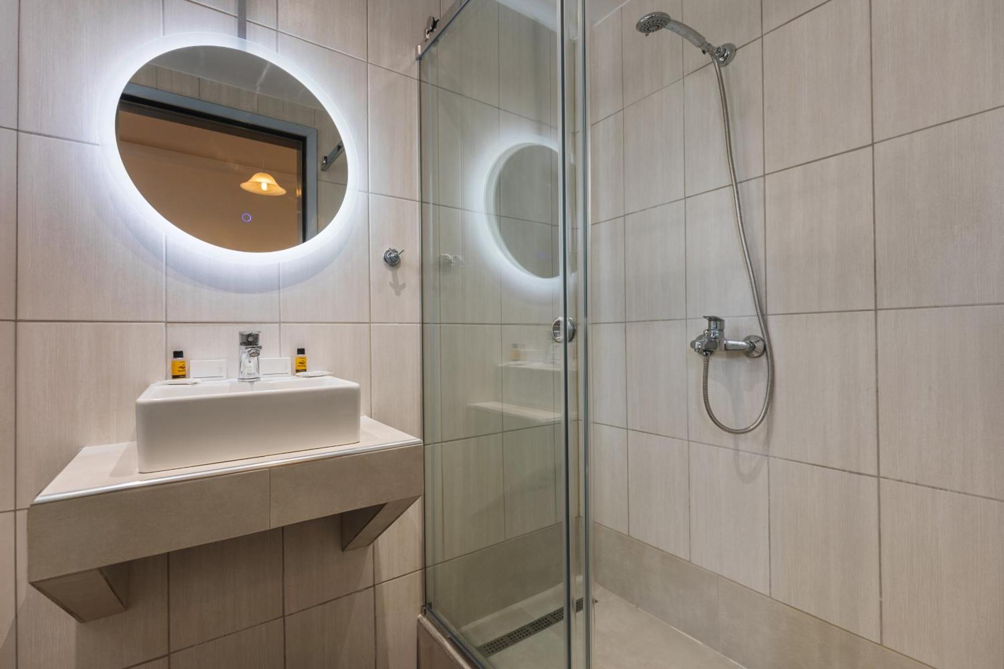 לגאנאס Yakinthos Hotel מראה חיצוני תמונה